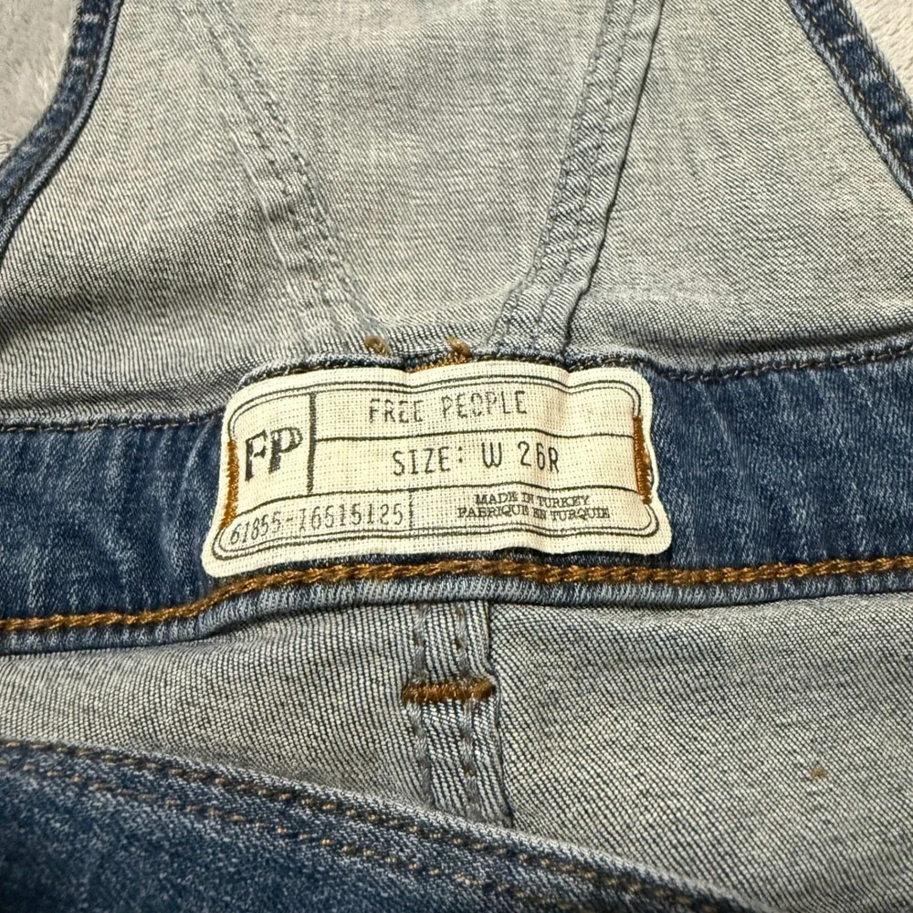 Free People Skinny Denim Overalls Medium Wash Frayed Hem Side Zip Jumpsuit Sz 26 - Picture 12 of 13